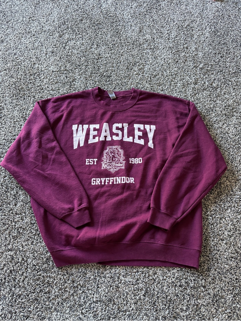 Gildan Weasley Gryffindor Crewneck Sweatshirt - Maroon & White